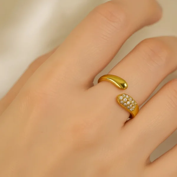 Spark Hug Ring_WEBP2 Spark Hug Ring_WEBP2